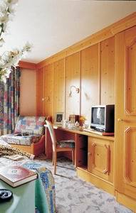 Le Bois Joli Hotel 3*